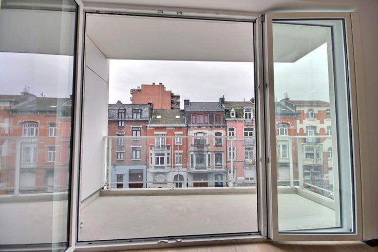 Superbe Appartement Neuf Et Moderne A Lieja Exterior foto